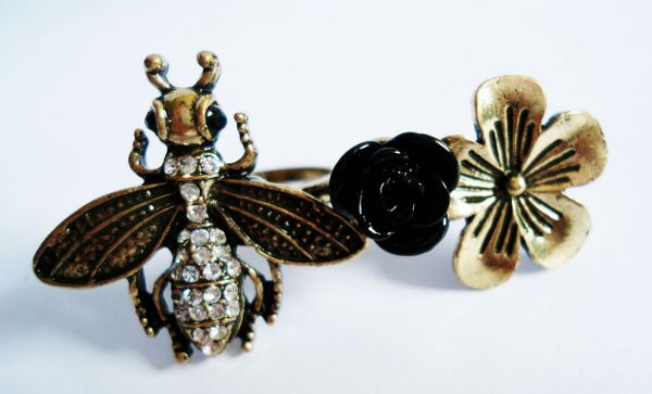 Anel Abelhinha Flor Ouro Velho